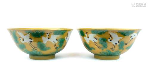 Two sancai bowls with incised cranes