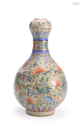 Falangcai Glaze Garlic-Head-Shape Vase