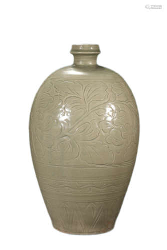 Yaozhou Kiln Celadon Incised Flower Meiping Vase