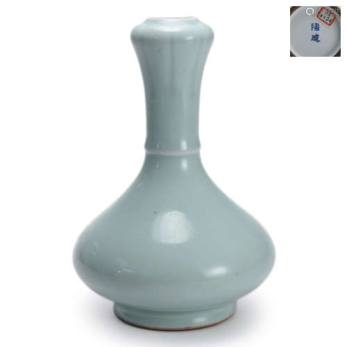 Celadon Glaze Garlic-Head-Shape Vase