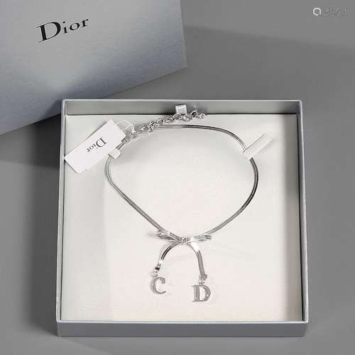 Christian DIOR, Collier modèle Choker en métal griffé CD Dan...