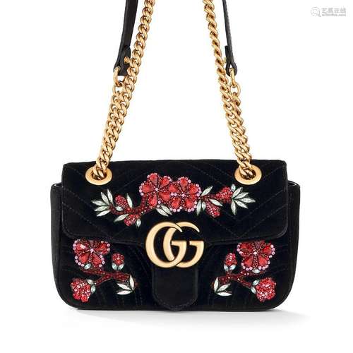 GUCCI Sac à main "Marmont" en velours noir à décor...