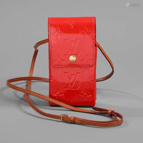 Louis VUITTON Mini pochette en cuir verni monogrammée rouge ...