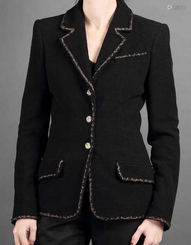 CHANEL, Veste blazer en laine noire à deux fausses poches fr...