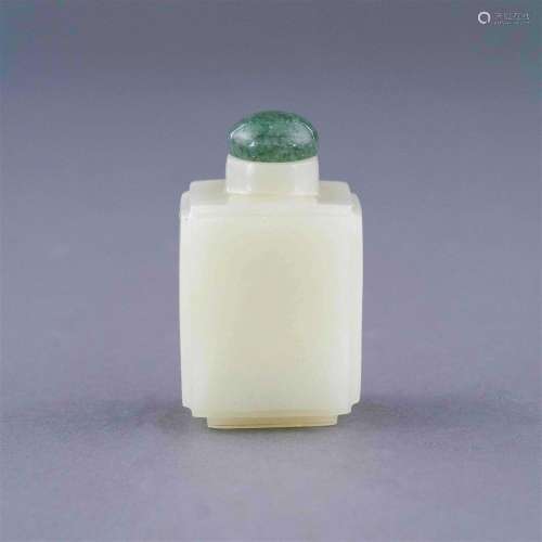 A CARVED WHITE JADE SNUFF BOTTLE