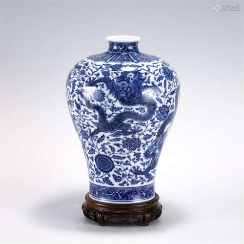 QING QIANLONG BLUE & WHITE MEIPING JAR ON STAND
