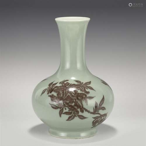 QING KANGXI GLAZE RED VASE