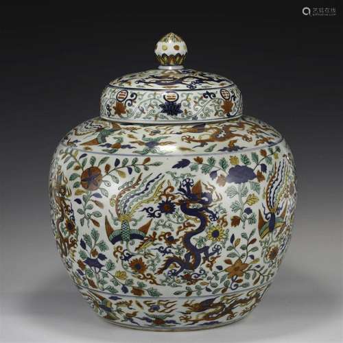 MING JIAJING WUCAI LIDDED JAR