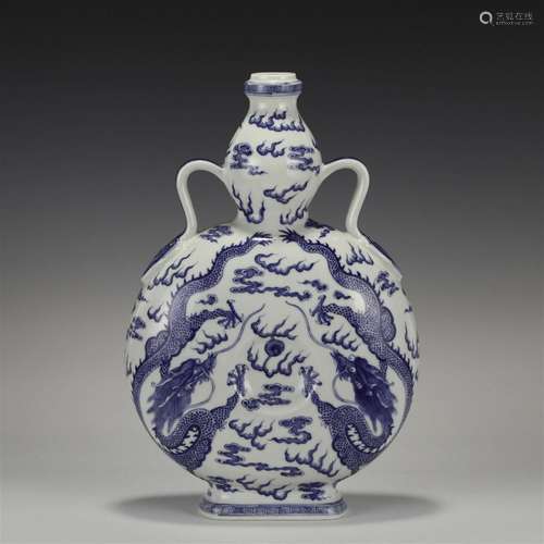 QING QIANLONG BLUE & WHITE RUYI EAR MOON VASE