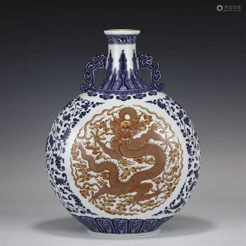 QING QIANLONG BLUE & WHITE ALUM RED MOON VASE