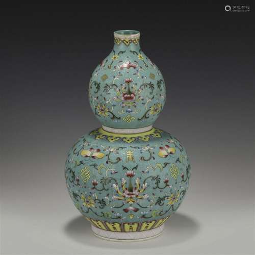 QING QIANLONG FAMILLE ROSE GOURD BOTTLE