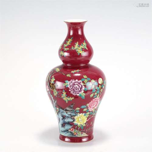 QING QIANLONG FAMILLE ROSE VASE