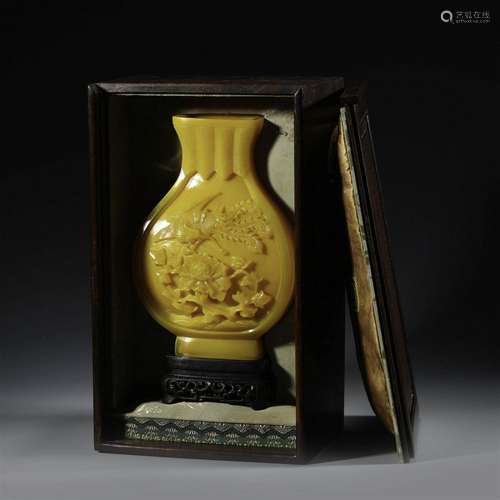 QING DAOGUANG PEKING GLASS VASE