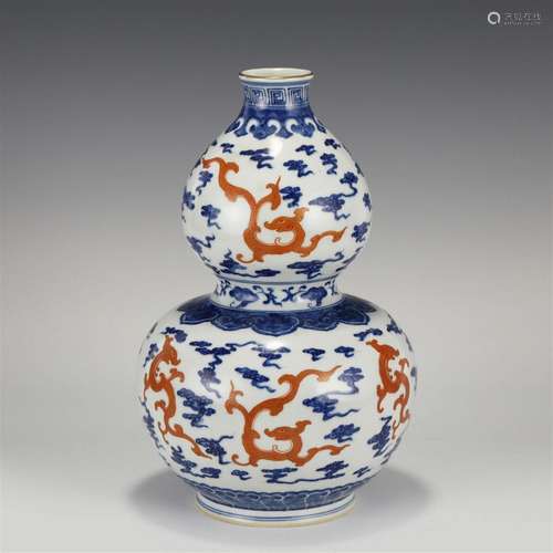 QING QIANLONG BLUE & WHITE ALUM RED GOURD BOTTLE