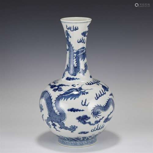 QING TONGZHI BLUE & WHITE DRAGON REWARD VASE