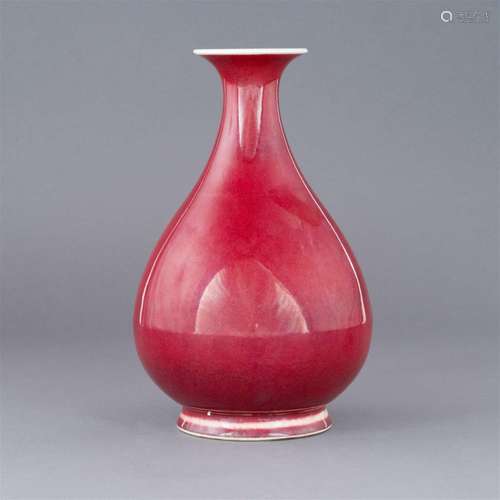 QIANLONG RED MONOCHROME PEAR VASE