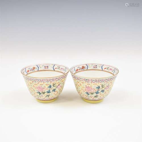 PAIR TONGZHI FAMILLE ROSE BOWLS