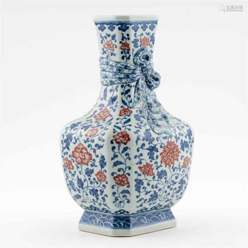 CHINESE RED AND BLUE WRAPPED FLORAL SQUARED ZUN VASE