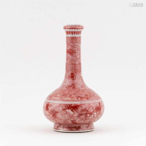 CHINESE RED & WHITE DRAGON MOTIF PEKING VASE