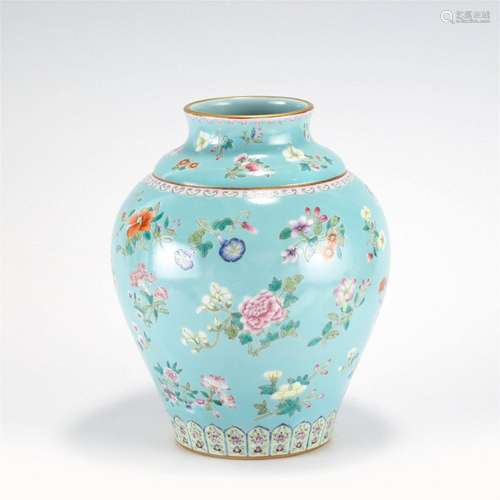 QING QIANLONG FAMILLE ROSE JAR