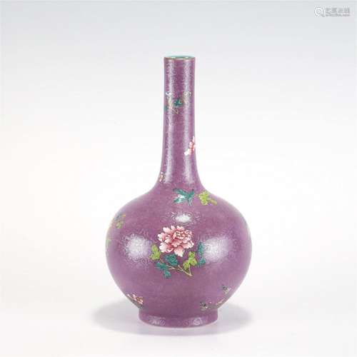 QING QIANLONG FAMILLE ROSE VASE