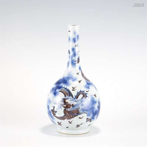 QING KANGXI BLUE & WHITE RED GLAZE LONG-NECKED VASE