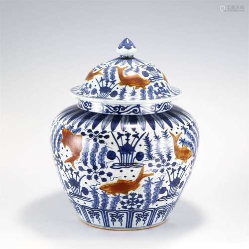 MING JIAJING BLUE & WHITE ALUM RED FISH POND LIDDED JAR