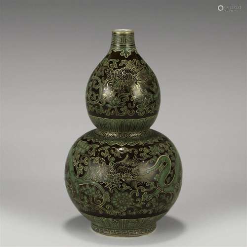 QING QIANLONG FAMILLE ROSE GOURD BOTTLE