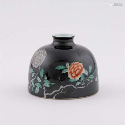 KANGXI FAMILLE NOIR WATER POT