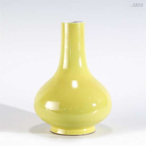 QING DAOGUANG YELLOW GLAZED VASE