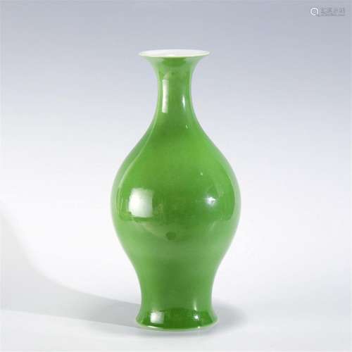 QING YONGZHENG APPLE GREEN OLIVE BOTTLE