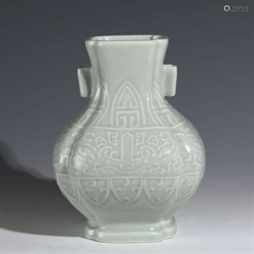 YONGZHENG CARVED PORCELAIN ZUN VASE