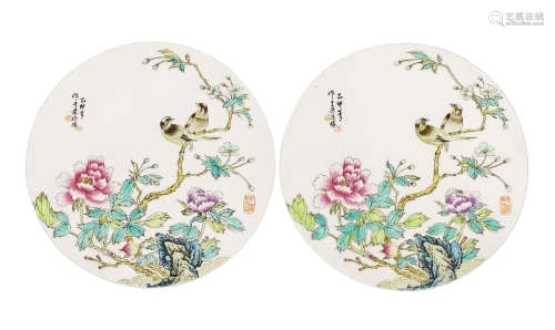 七十年代 粉彩花鳥圓形瓷板兩塊
