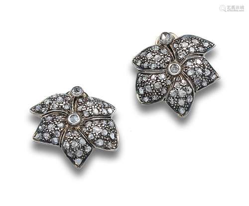 ANTIQUE FLOWER EARRINGS OF DIAMONDS, GOLD AND SILVER