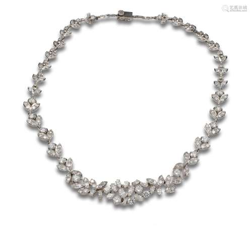 WHITE GOLD NECKLACE WITH DIAMONDS