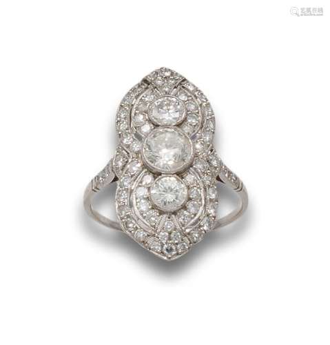 SHUTTLE RING, ANTIQUE STYLE, DIAMOND AND PLATINUM