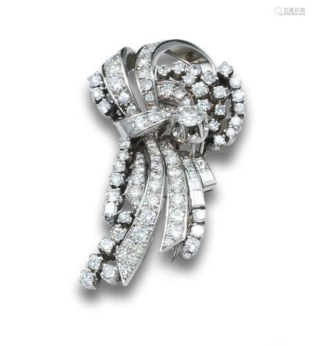 BROOCH, 1950s, DIAMONDS AND PLATINUM LACE
