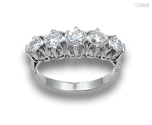 ANTIQUE HALF ALLIANCE RING IN DIAMOND AND PLATINUM