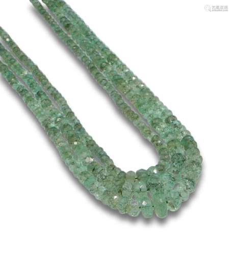 NECKLACE WITH THREE STRANDS OF FACETED EMERALDS