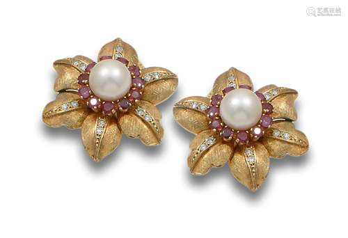 SANZ EARRINGS IN THE SHAPE OF A FLOWER