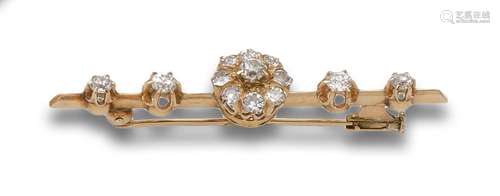 ANTIQUE ROSETTE BROOCH OF DIAMONDS AND YELLOW GOLD