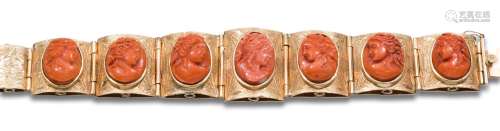 BRACELET, OLD STYLE, CORAL AND YELLOW GOLD