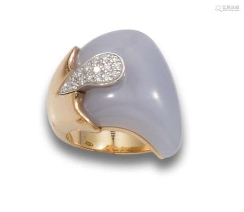 YELLOW GOLD RING WITH CHALCEDONY AND DIAMONDS
