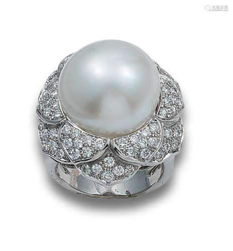 LARGE 19 MM AUSTRALIAN PEARL RING. DIAMONDS AND WHITE GOLD