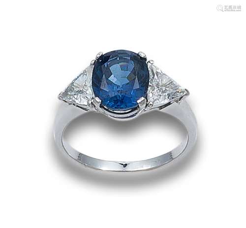 SAPPHIRE RING OF 5.07 CT. AND DIAMONDS, IN WHITE GOLD