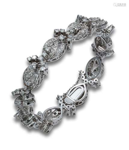 DIAMONDS AND PLATINUM BRACELET