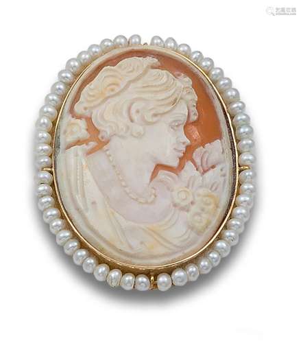 CAMEO WITH GOLD EDGE AND PEARLS