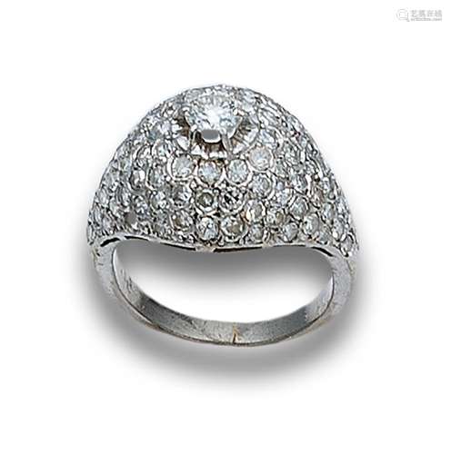 DIAMOND AND PLATINUM BOMBÉ RING