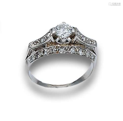 RING, OLD STYLE, DIAMONDS AND WHITE GOLD