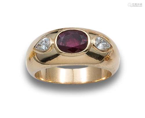 BOMBÉ RING, 80`S, DIAMONDS, RUBY AND YELLOW GOLD